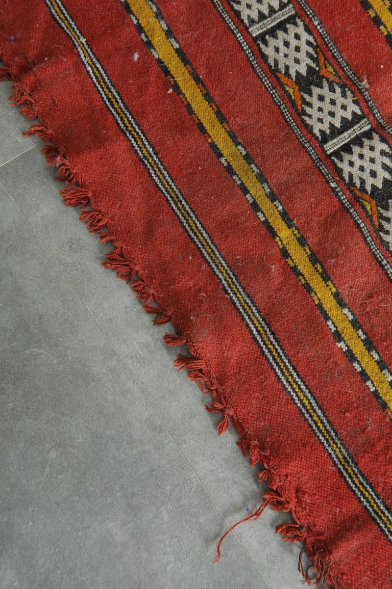 Handwoven berber flat woven rug - 3.1 ft x 4.8 ft - Moroccan wool carpet