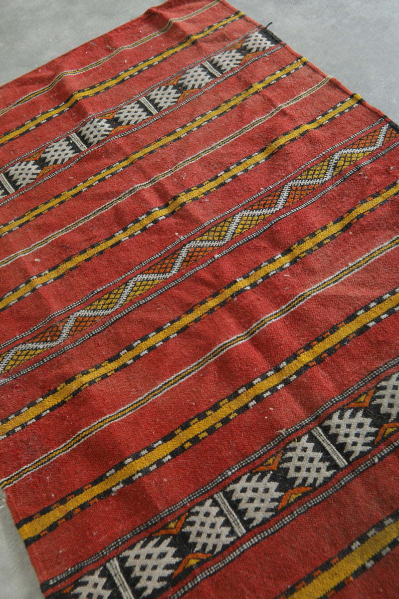 Handwoven berber flat woven rug - 3.1 ft x 4.8 ft - Moroccan wool carpet