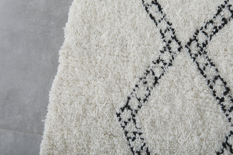 Moroccan beni ourain rug with black diamonds - Custom rug