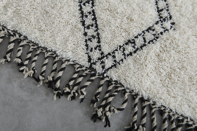 Moroccan beni ourain rug with black diamonds - Custom rug