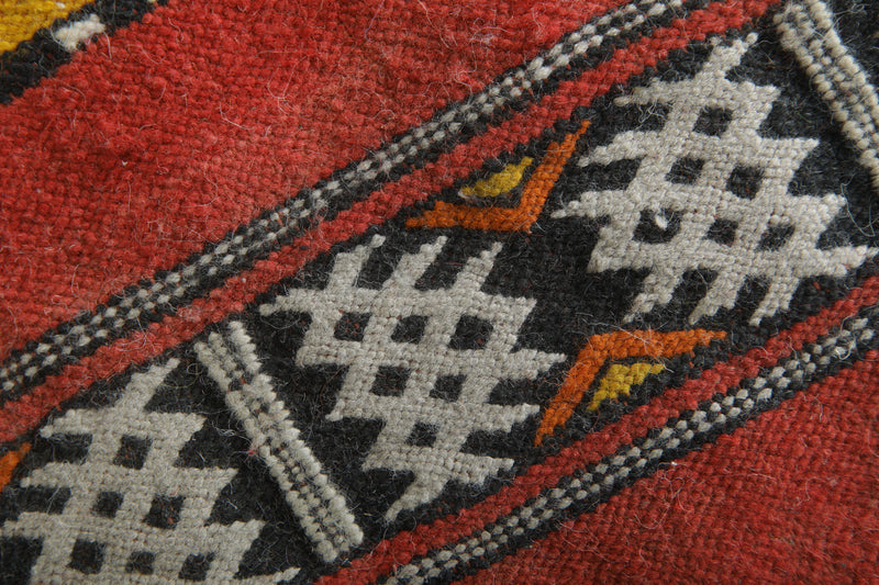 Handwoven berber flat woven rug - 3.1 ft x 4.8 ft - Moroccan wool carpet