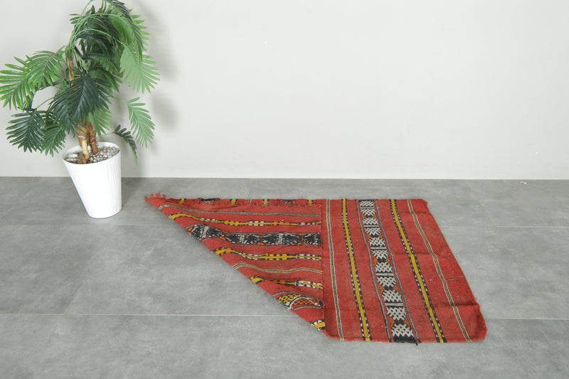 Handwoven berber flat woven rug - 3.1 ft x 4.8 ft - Moroccan wool carpet