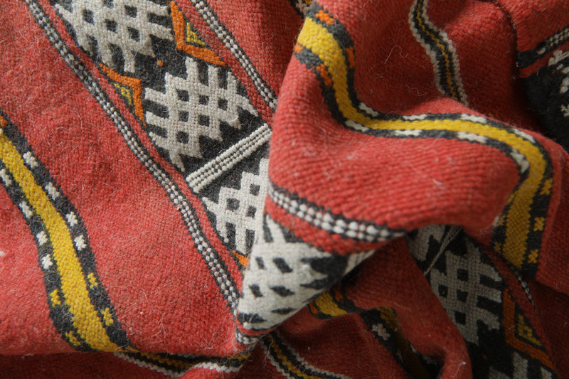 Handwoven berber flat woven rug - 3.1 ft x 4.8 ft - Moroccan wool carpet