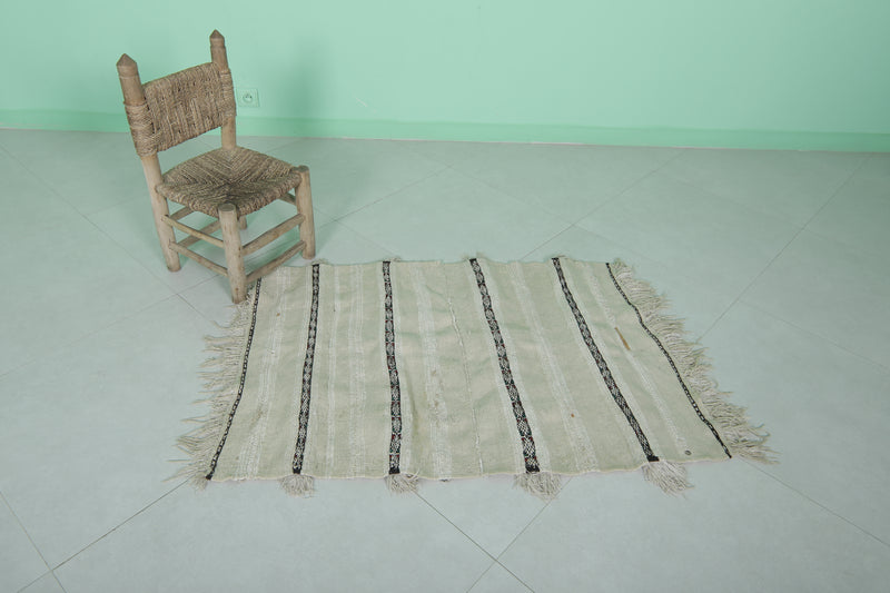 Small Moroccan Wedding Blanket Rug - 2.6 FT X 3.9 FT | Handwoven Elegance - Wedding blanket