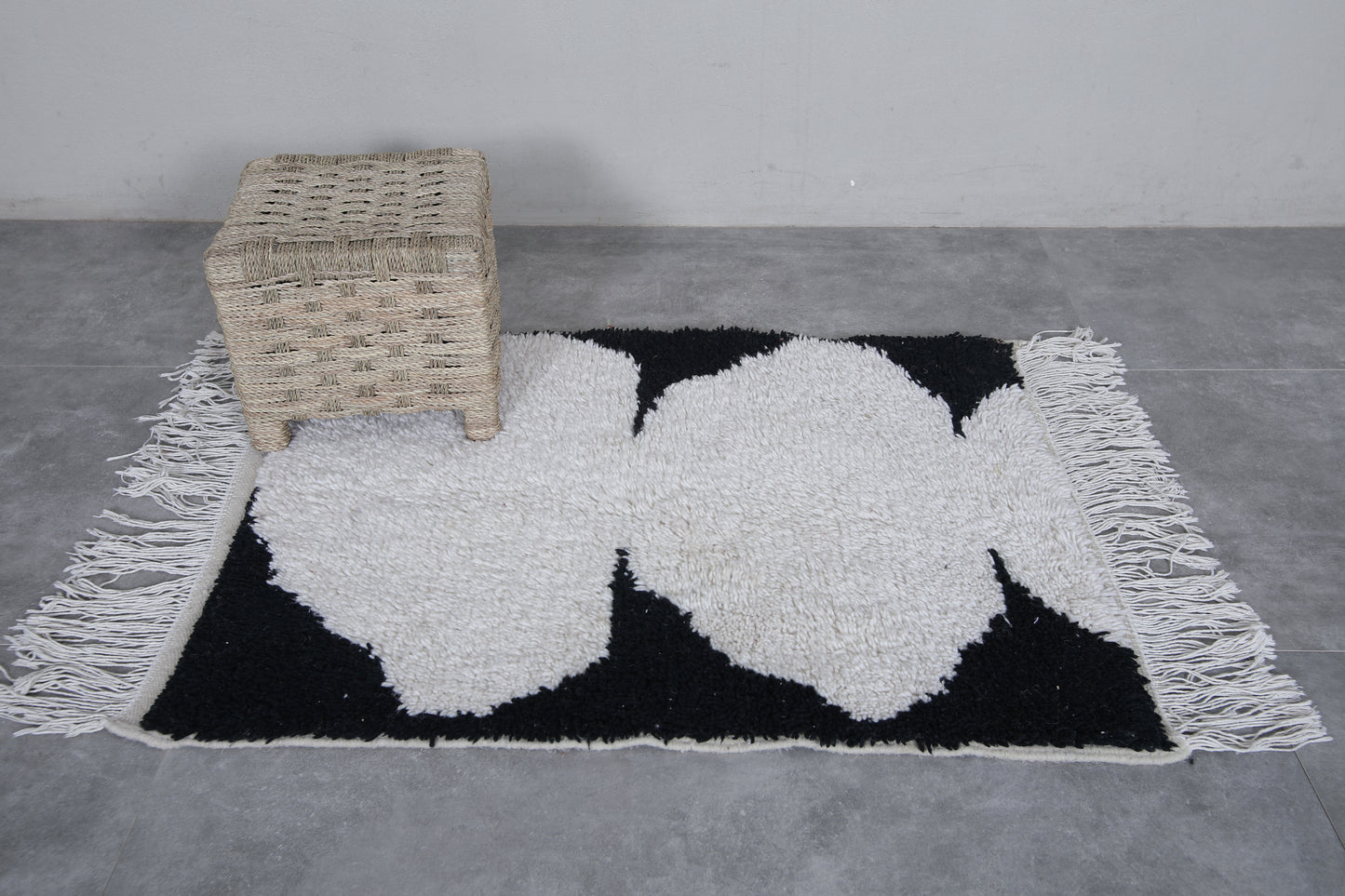 Black and White Moroccan rug 2.7 X 3.7 Feet