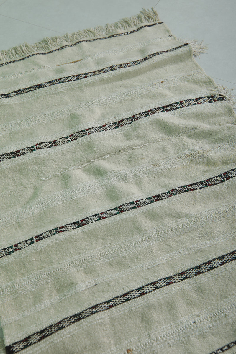 Small Moroccan Wedding Blanket Rug - 2.6 FT X 3.9 FT | Handwoven Elegance - Wedding blanket