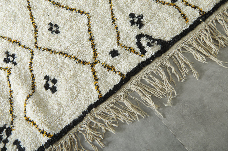White Moroccan rug with geometric design - 9.1 ft x 12.9 ft