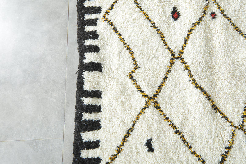 White Moroccan rug with geometric design - 9.1 ft x 12.9 ft