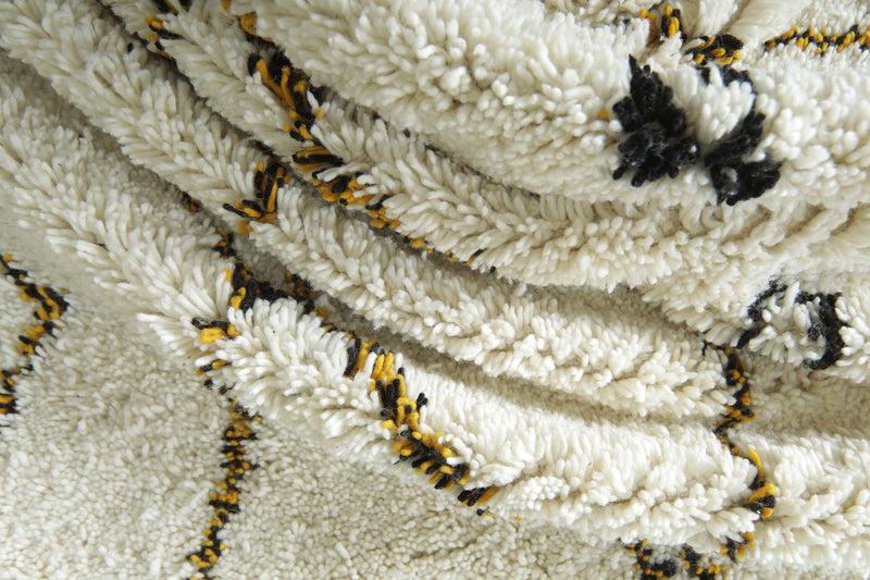 White Moroccan rug with geometric design - 9.1 ft x 12.9 ft