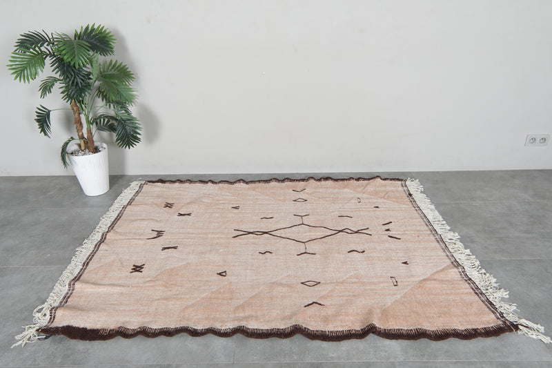 Flat-woven Moroccan Kilim Rug 4.6 x 6.2 ft - 