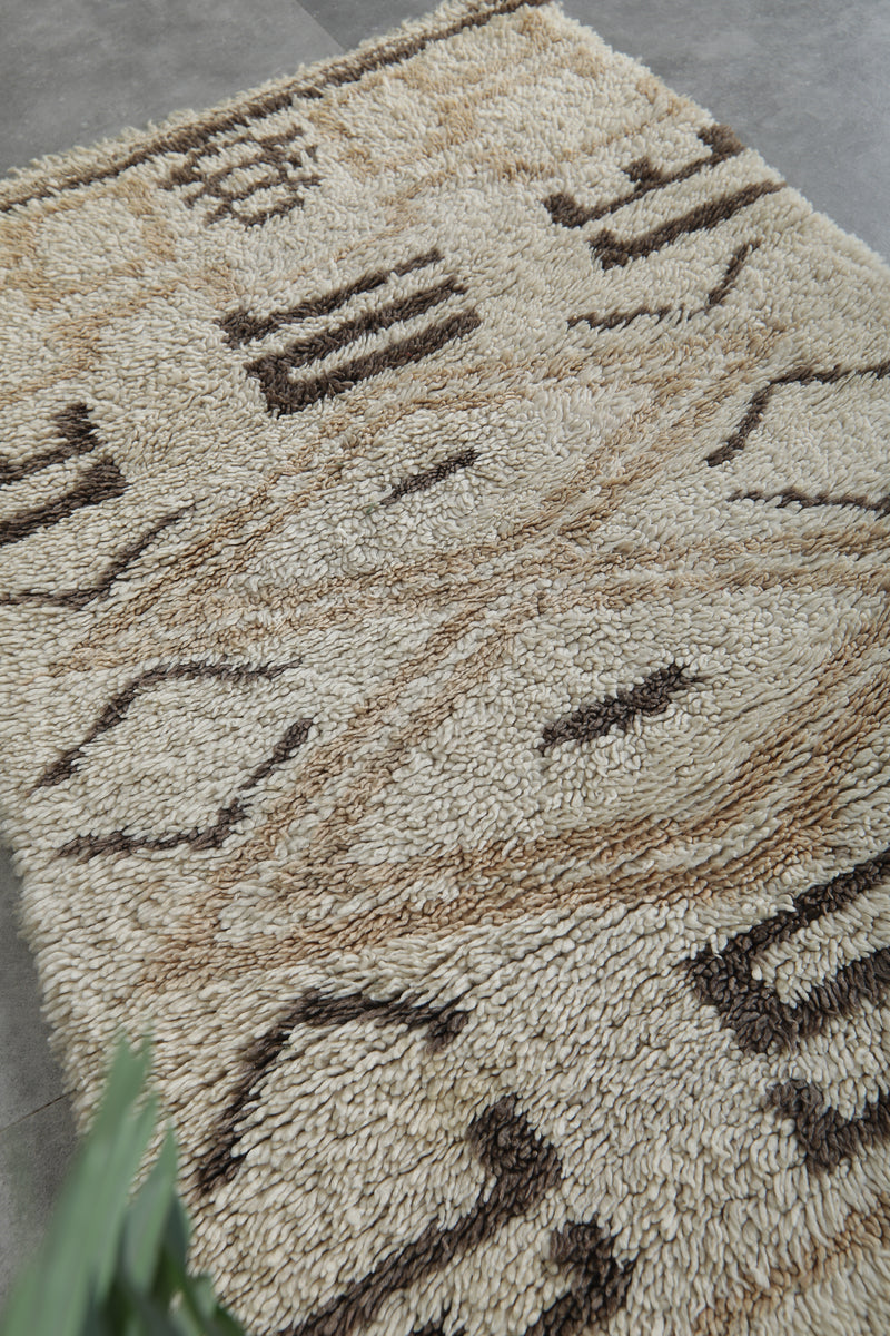Berber Moroccan area rug 2.7 X 4.9 FT Wool rug - Azilal rugs