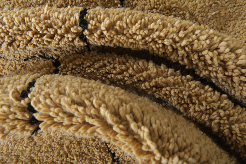 Beige Moroccan rug with black di design - 8.5 ft x 10.3 ft