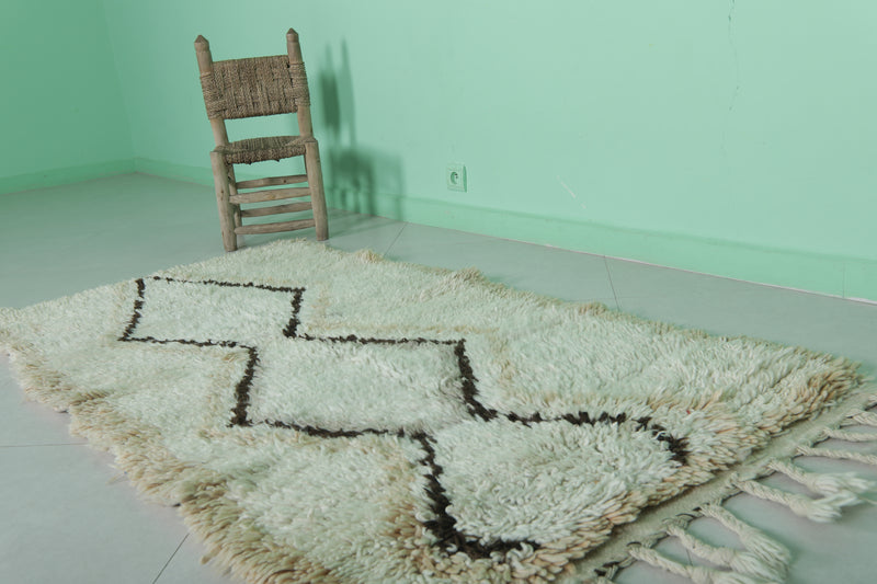 Handwoven Moroccan Berber Rug – 2.9 x 5.8 Feet – Minimalist Geometric Design - Boucherouite Rugs