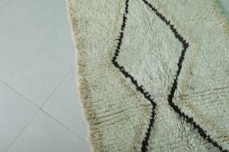 Handwoven Moroccan Berber Rug – 2.9 x 5.8 Feet – Minimalist Geometric Design - Boucherouite Rugs