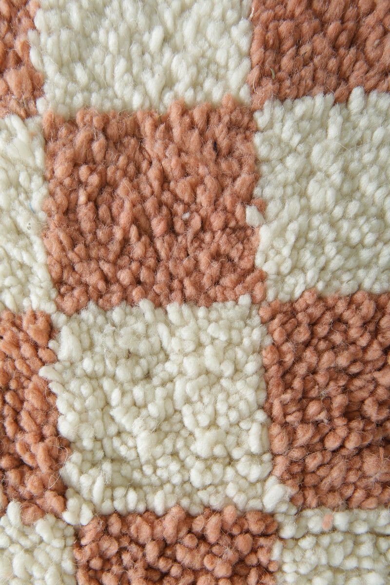 Round Moroccan wool rug – White and brown checkered pattern - 5.1 FT