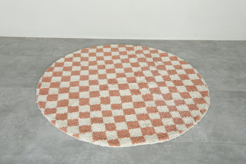 Round Moroccan wool rug – White and brown checkered pattern - 5.1 FT