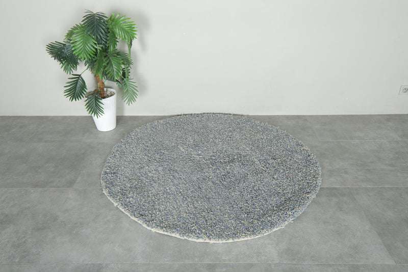 Round Moroccan shag rug in gray & white - 5 FT