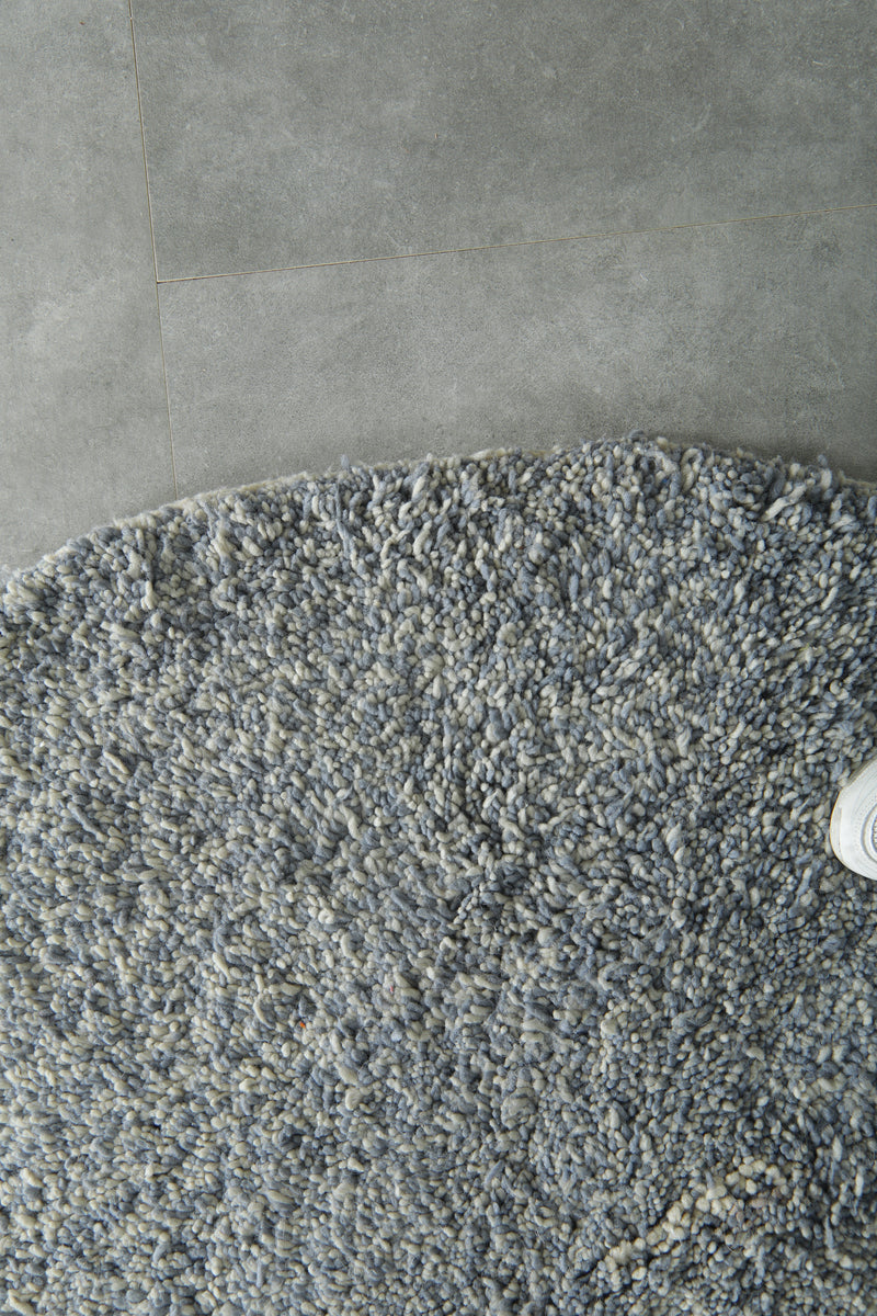 Round Moroccan shag rug in gray & white - 5 FT