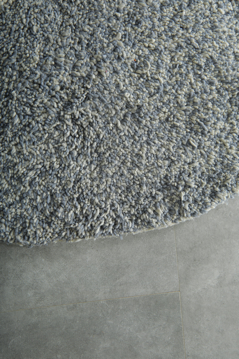 Round Moroccan shag rug in gray & white - 5 FT