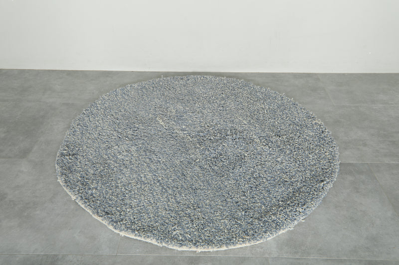 Round Moroccan shag rug in gray & white - 5 FT