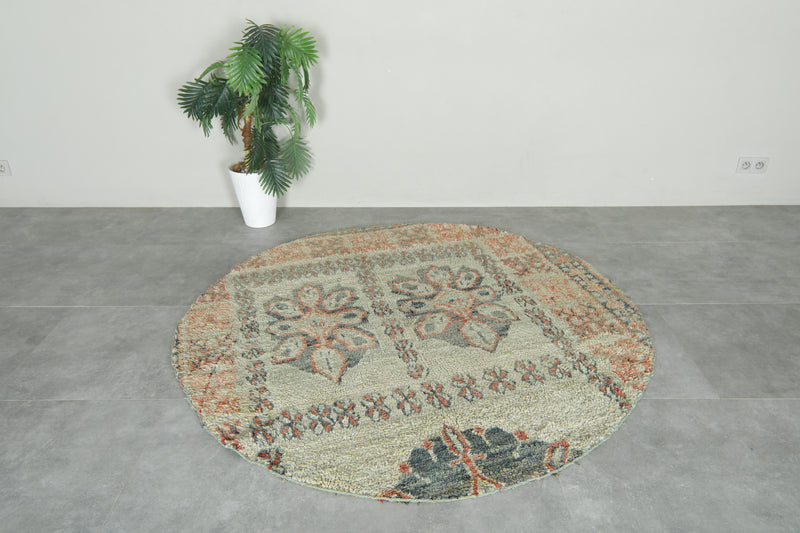 Round Moroccan Wool Rug 6 Feet – Vintage Floral Pattern
