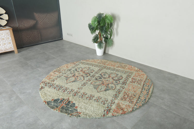 Round Moroccan Wool Rug 6 Feet – Vintage Floral Pattern