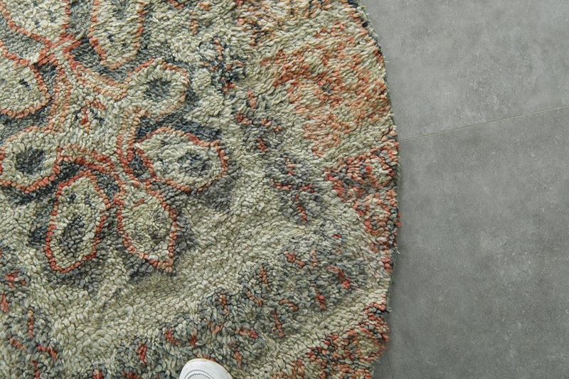 Round Moroccan Wool Rug 6 Feet – Vintage Floral Pattern