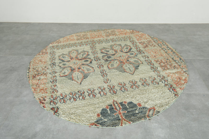 Round Moroccan Wool Rug 6 Feet – Vintage Floral Pattern