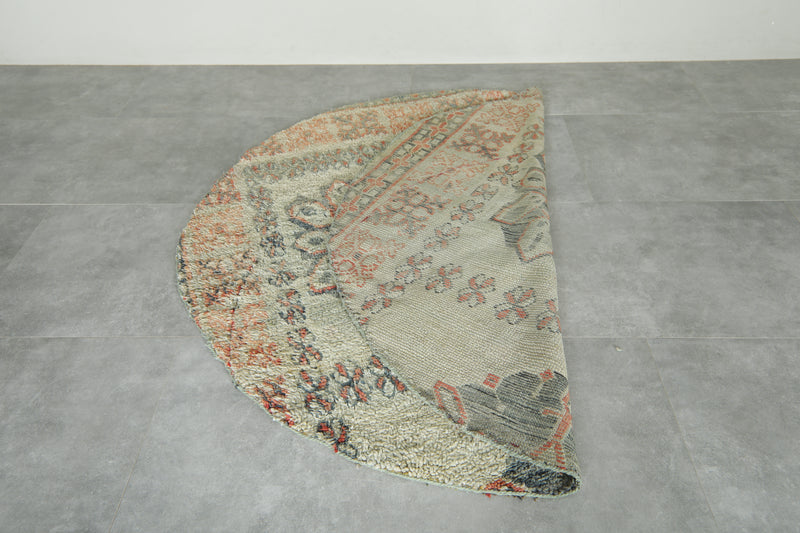 Round Moroccan Wool Rug 6 Feet – Vintage Floral Pattern