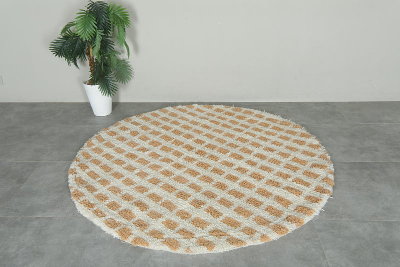 White & beige checkered Moroccan round rug - 6 ft