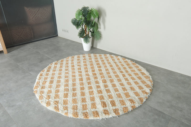 White & beige checkered Moroccan round rug - 6 ft