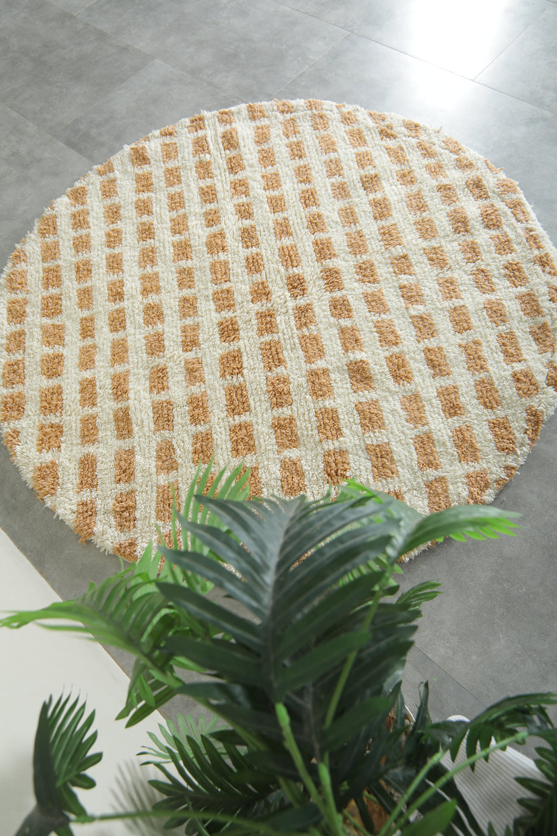 White & beige checkered Moroccan round rug - 6 ft