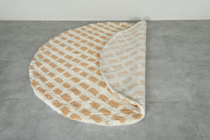 White & beige checkered Moroccan round rug - 6 ft