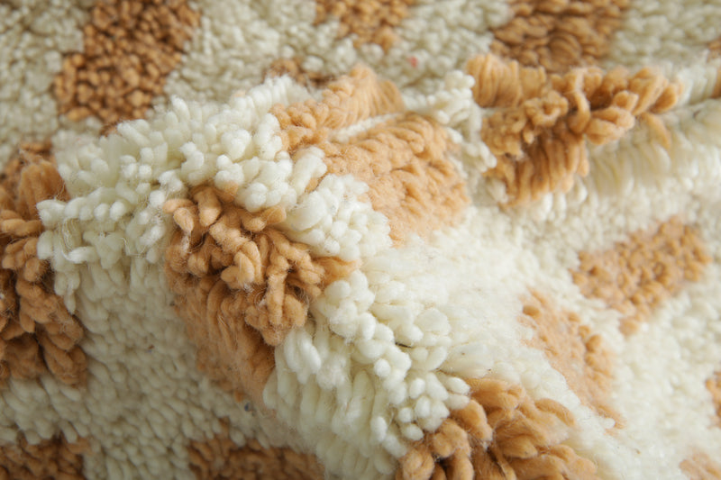 White & beige checkered Moroccan round rug - 6 ft