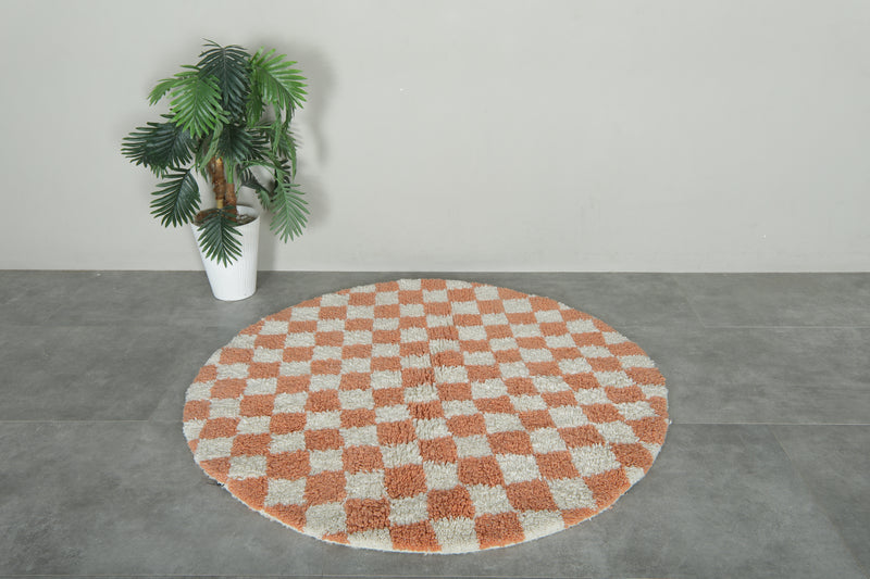 Checkered orange & white Moroccan round rug - 4.7 ft