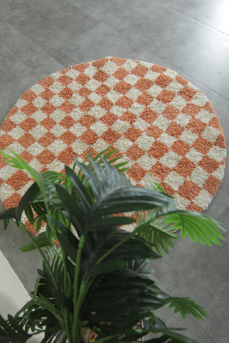 Checkered orange & white Moroccan round rug - 4.7 ft