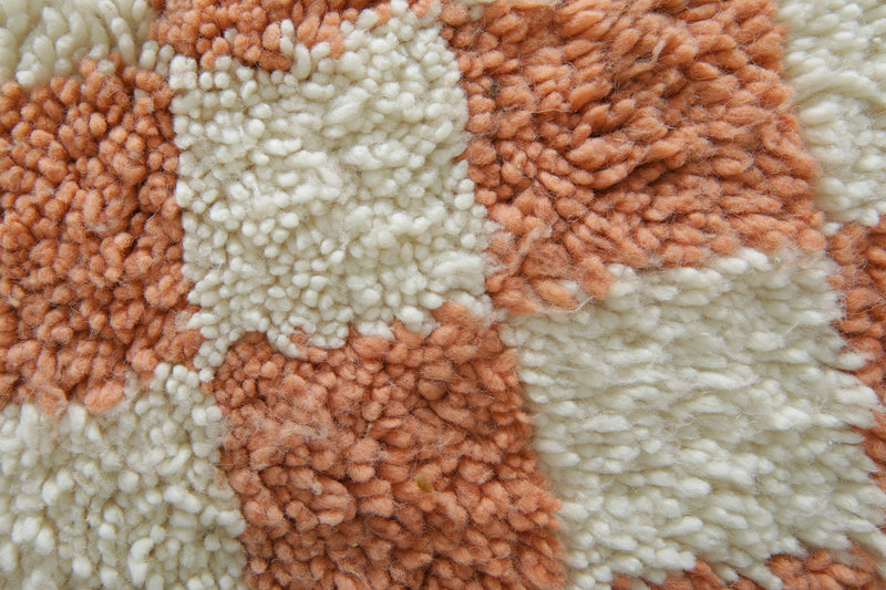 Checkered orange & white Moroccan round rug - 4.7 ft