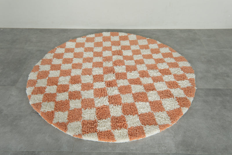Checkered orange & white Moroccan round rug - 4.7 ft