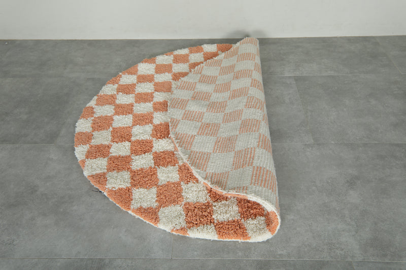 Checkered orange & white Moroccan round rug - 4.7 ft