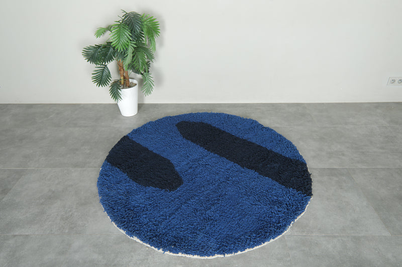 Minimalist round Moroccan rug in blue & navy - 5 ft