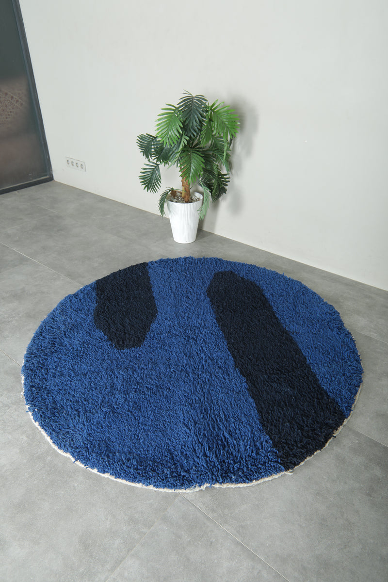 Minimalist round Moroccan rug in blue & navy - 5 ft