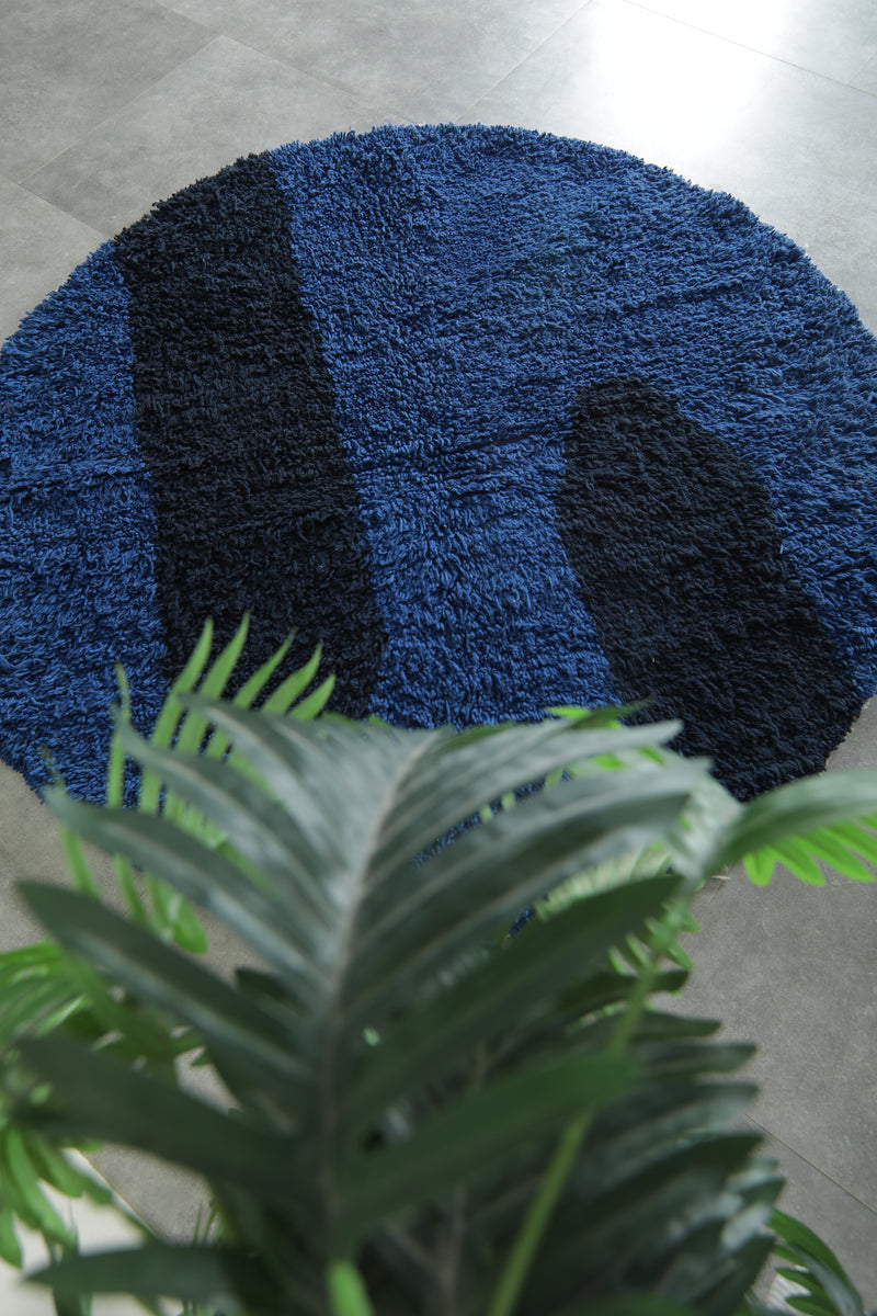 Minimalist round Moroccan rug in blue & navy - 5 ft