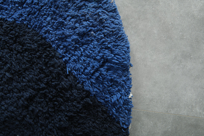 Minimalist round Moroccan rug in blue & navy - 5 ft