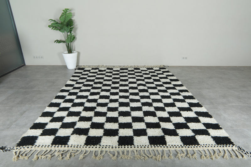 Black and whit checkered moroccan rug 2.8 ft x 9.9 ft - Handmade