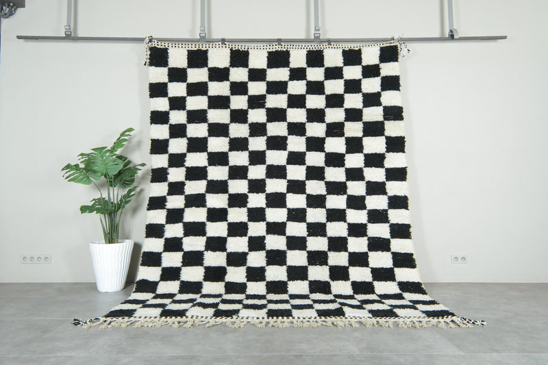 Black and whit checkered moroccan rug 2.8 ft x 9.9 ft - Handmade