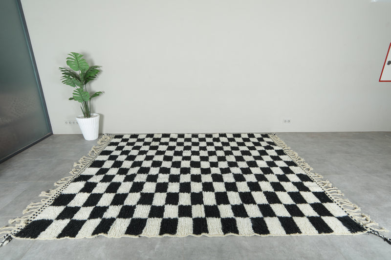 Black and whit checkered moroccan rug 2.8 ft x 9.9 ft - Handmade