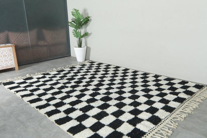 Black and whit checkered moroccan rug 2.8 ft x 9.9 ft - Handmade