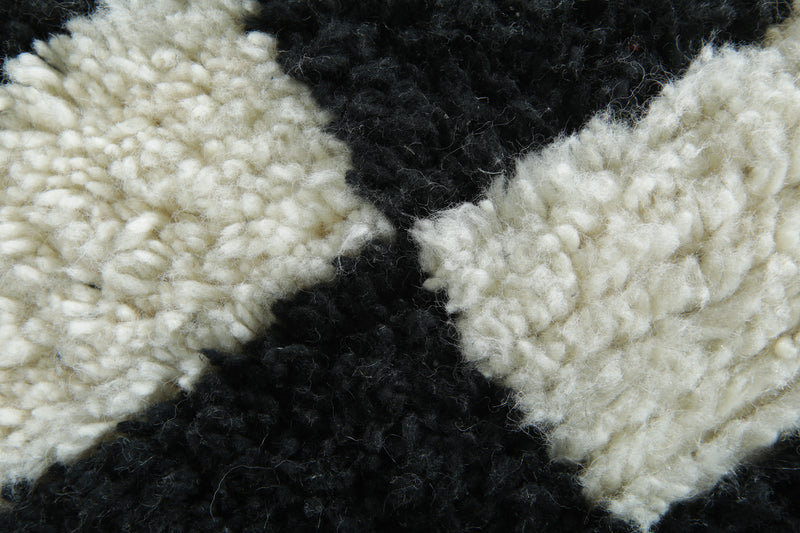 Black and whit checkered moroccan rug 2.8 ft x 9.9 ft - Handmade