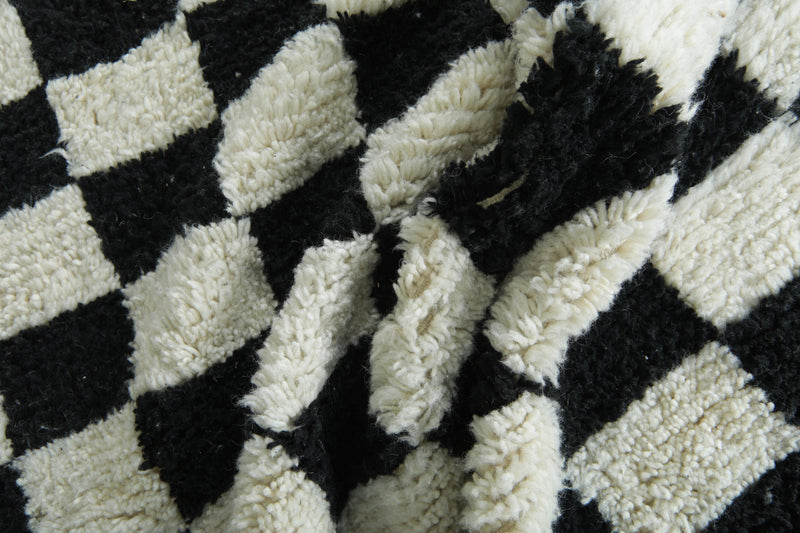 Black and whit checkered moroccan rug 2.8 ft x 9.9 ft - Handmade