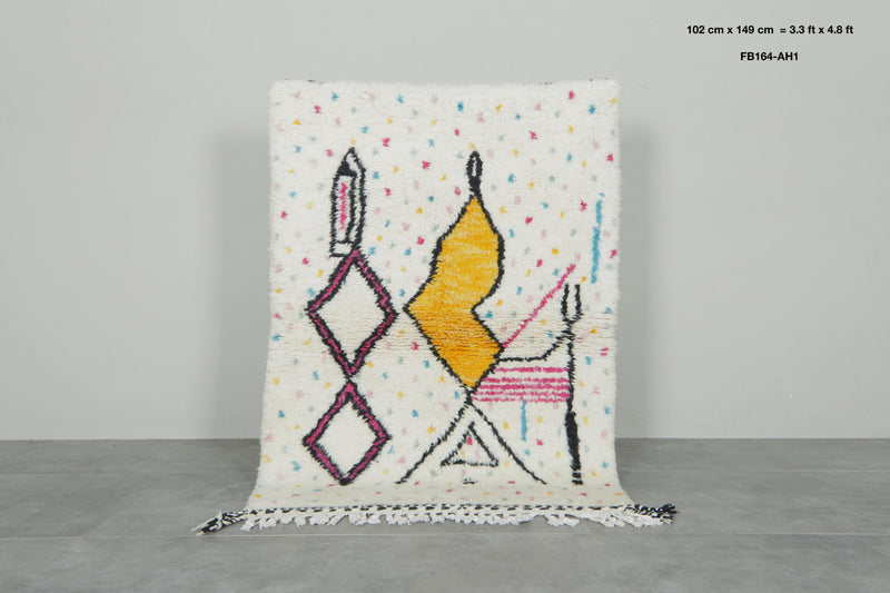 White Moroccan azilal rug with geometric design - 3.3 ft x 4.8 ft